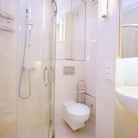 Jasny & Komfortowy Victus Z Balkonem By Renters Apartment *
